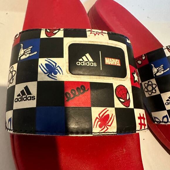 Adidas x Disney Kids Size 4 Adilette Comfort Spider-Man Slide Sandals Casual - Picture 10 of 11